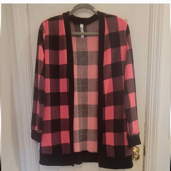 Honey Me NWOT Buffalo Plaid Sweater Large - Picture 8 of 8